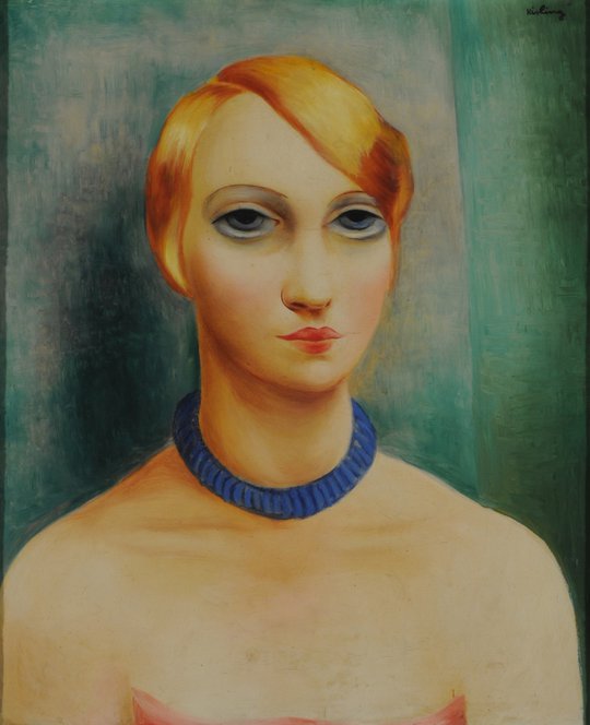 La femme au collier bleu