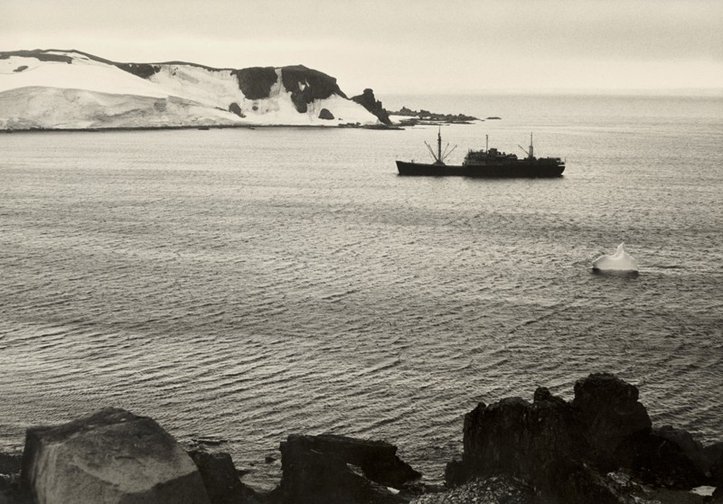 Refugio Teniente Cámara: el “Bahía Aguirre” en la Bahía Luna