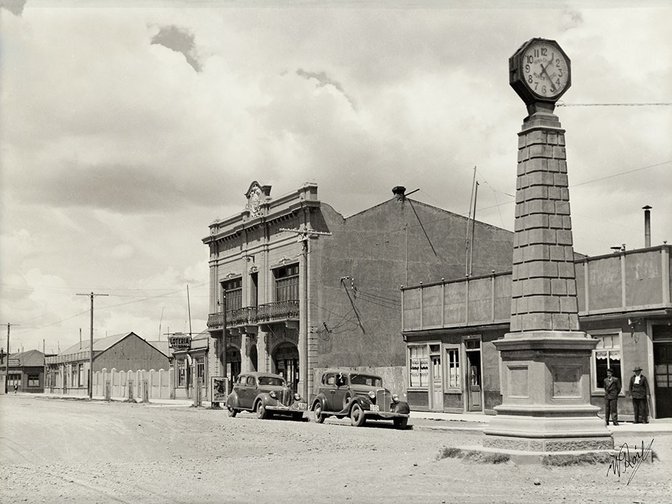 Sin título (calle y reloj), Santa Cruz