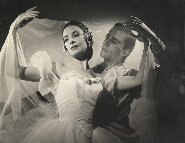 Alicia Alonso y Reyes Fernández en Giselle